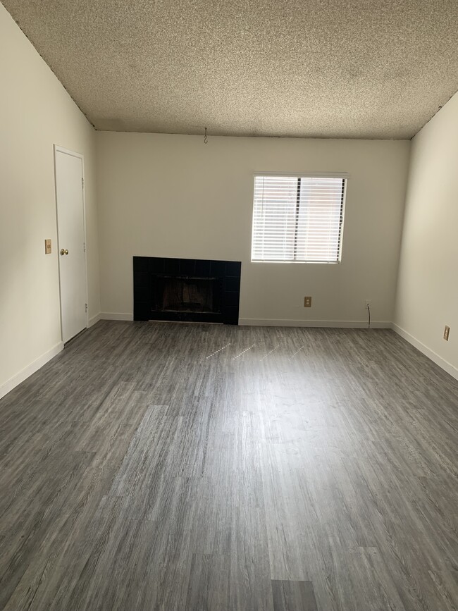2375 Tripp Dr, Unit 12 in Reno, NV - Foto de edificio - Building Photo