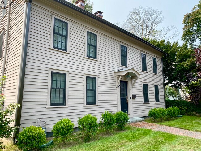 206 Elm St, Unit 2 in Northampton, MA - Building Photo - Building Photo