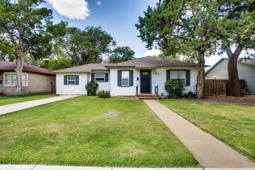 2704 29th St in Lubbock, TX - Building Photo