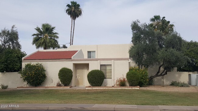 7801 E Rovey Ave in Scottsdale, AZ - Building Photo - Building Photo