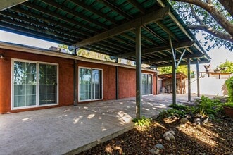 892 Vassar St in Pomona, CA - Foto de edificio - Building Photo