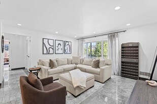 800 River Rd in Edgewater, NJ - Building Photo