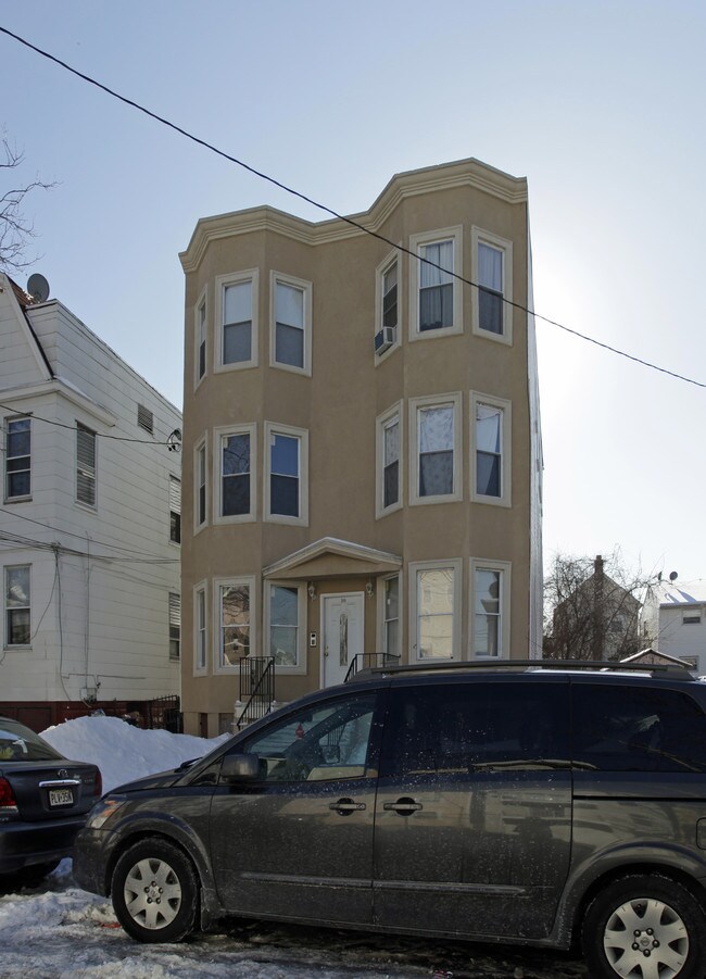389 Union St in Jersey City, NJ - Building Photo - Building Photo