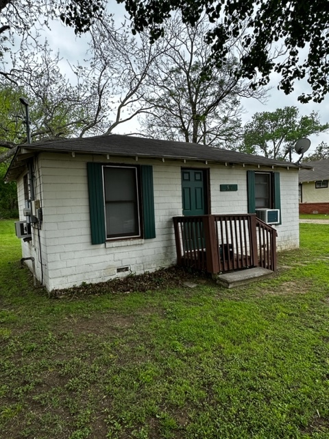 511 W Collins St in Denton, TX - Building Photo