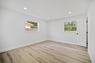 1523 NE 148th St in North Miami, FL - Building Photo - Building Photo