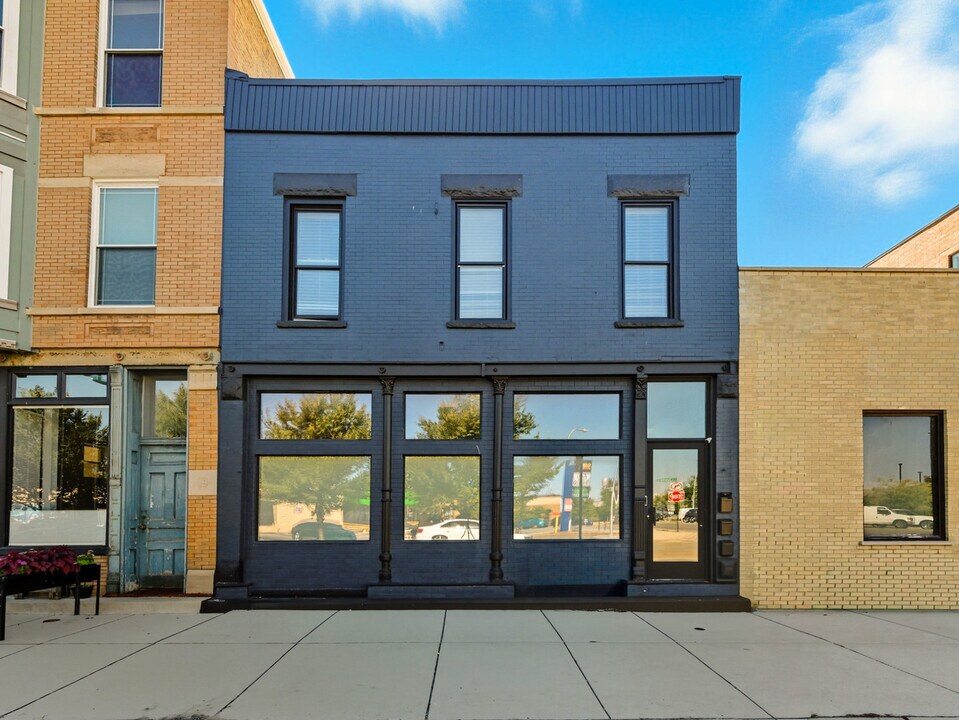 2370 N Elston Ct in Chicago, IL - Building Photo