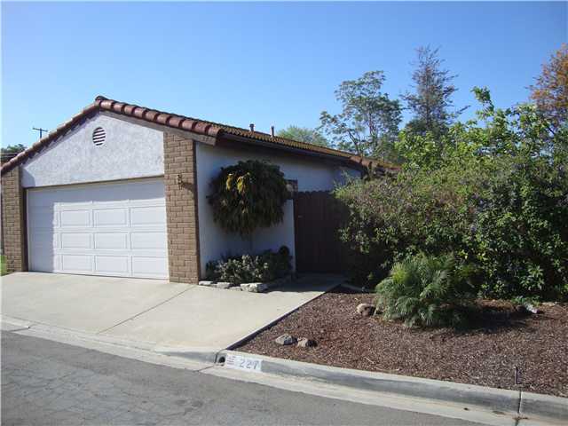 227 Belfast Glen in Escondido, CA - Building Photo