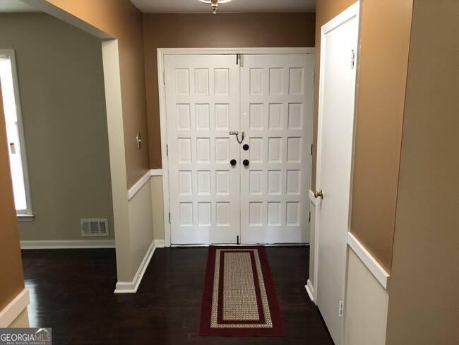 4977 Rockbridge Rd SW in Stone Mountain, GA - Building Photo - Building Photo