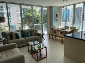 1111 SW 1st Ave in Miami, FL - Building Photo - Building Photo