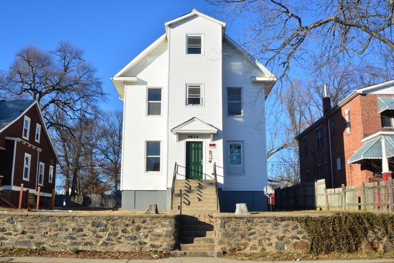 3814 W Cold Spring Ln in Baltimore, MD - Building Photo