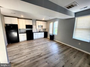 352 E University Pkwy in Baltimore, MD - Building Photo - Building Photo