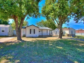 314 W Peach St in Midwest City, OK - Building Photo - Building Photo