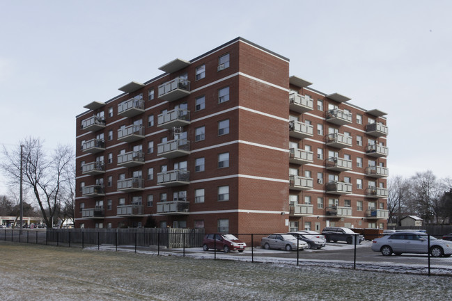 Wellington Towers in Markham, ON - Building Photo - Primary Photo