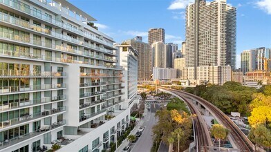 1600 SW 1st Ave, Unit 307 in Miami, FL - Building Photo - Building Photo