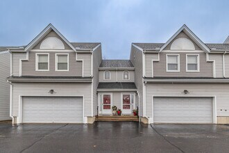 Park Avenue Mews in Bridgeport, CT - Building Photo - Building Photo