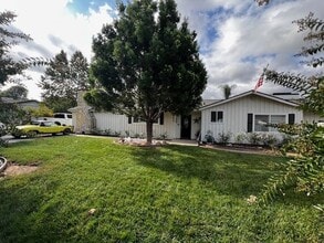 1052 Calle Jazmin in Thousand Oaks, CA - Building Photo - Building Photo