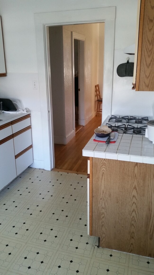 51 Manchester Rd, Unit 2 in Brookline, MA - Foto de edificio - Building Photo