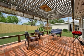 4510 Beechcraft St in Seabrook, TX - Building Photo - Building Photo