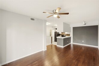 6490 Aragon Way in Ft. Myers, FL - Foto de edificio - Building Photo