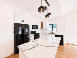 818 N Genesee Ave in Los Angeles, CA - Building Photo - Building Photo