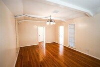 5235 Beechnut St photo'