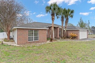 312 Peggy Dr in Crestview, FL - Building Photo