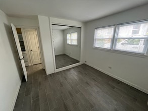 40 Harrison St, Unit 3 in Oak Park, IL - Foto de edificio - Building Photo