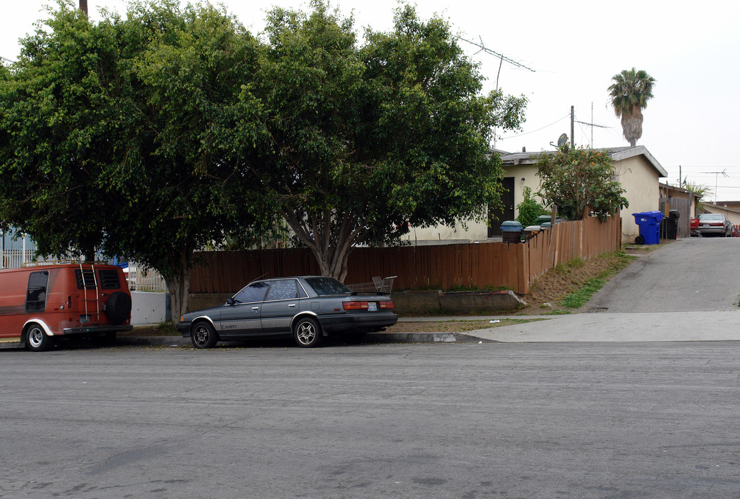 437 Edgewood St in Inglewood, CA - Building Photo