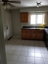 9380 Bay Colony Dr in Des Plaines, IL - Building Photo - Building Photo