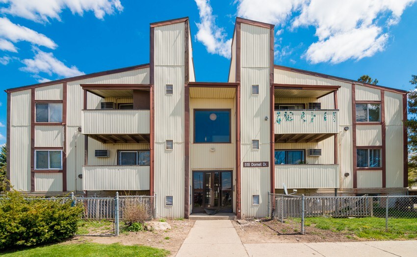 Delta Park in Lansing, MI - Building Photo