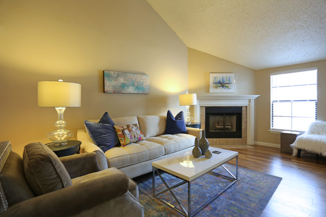 Elite Townhomes in Victoria, TX - Building Photo - Interior Photo