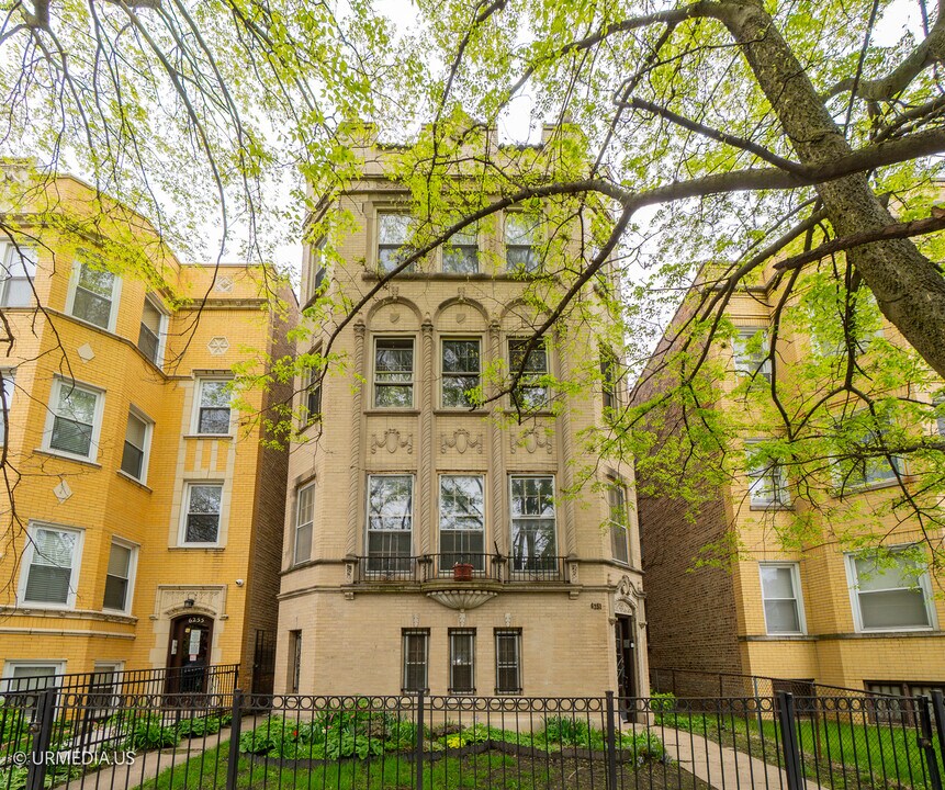 6251 N Oakley Ave in Chicago, IL - Building Photo