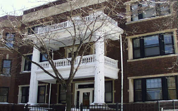 843-845 W Lakeside Pl in Chicago, IL - Foto de edificio