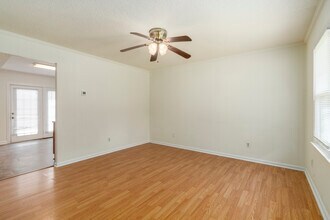 Southfork Apartments - Dallas TH in Dallas, NC - Building Photo - Building Photo