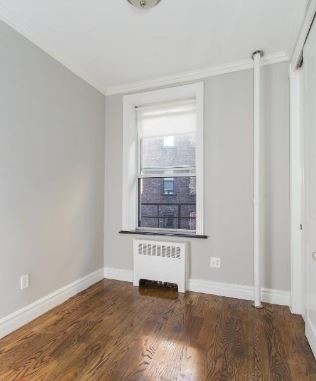 560 Hudson St in New York, NY - Building Photo