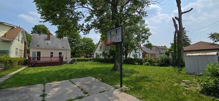 7335 Maple St in Dearborn, MI - Building Photo - Building Photo