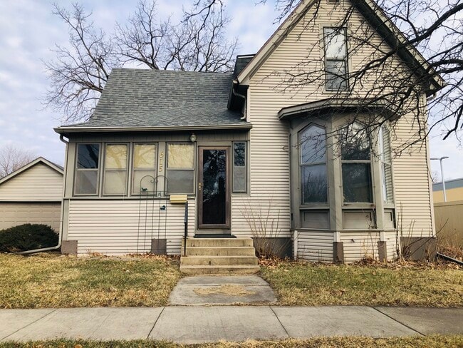 property at 615 W 2nd St