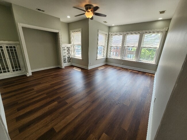 11033 S Vernon Ave
