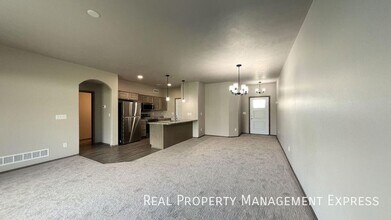 3 Bed 2.5 Bath Townhome in Sioux Falls, SD - Building Photo - Building Photo