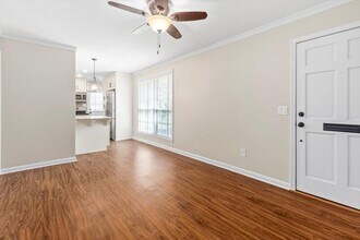 1686 Pine Grove Ave in Jacksonville, FL - Foto de edificio - Building Photo