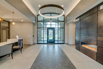 Ascend at Woodbury in Woodbury, MN - Foto de edificio - Building Photo