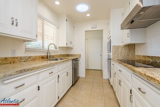 1060 Rose Ave in Mountain View, CA - Building Photo - Building Photo