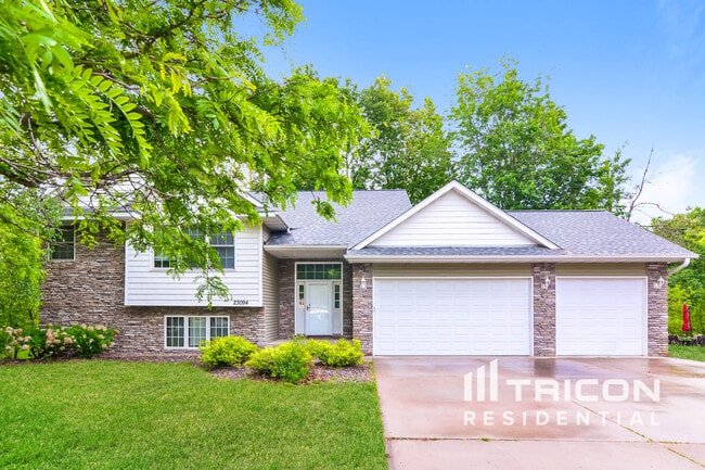 property at 23094 Havelka Ct N