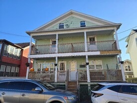 22 E Dover St in Waterbury, CT - Building Photo