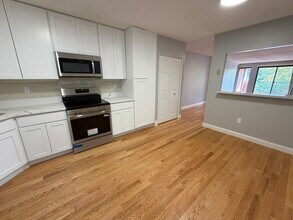 1850 Beacon St, Unit 304 in Brookline, MA - Building Photo - Building Photo