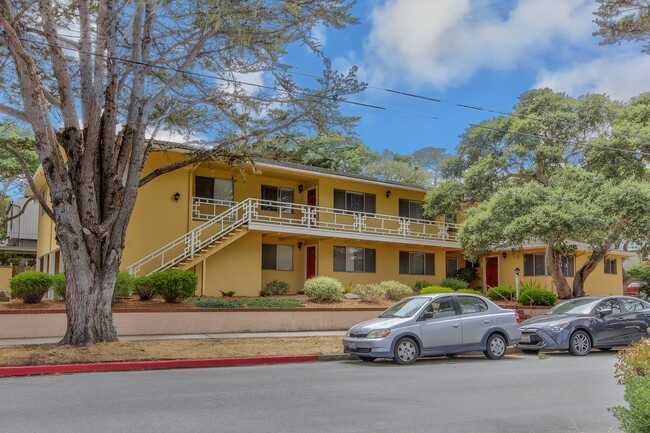 845 Lighthouse Ave in Pacific Grove, CA - Building Photo - Building Photo