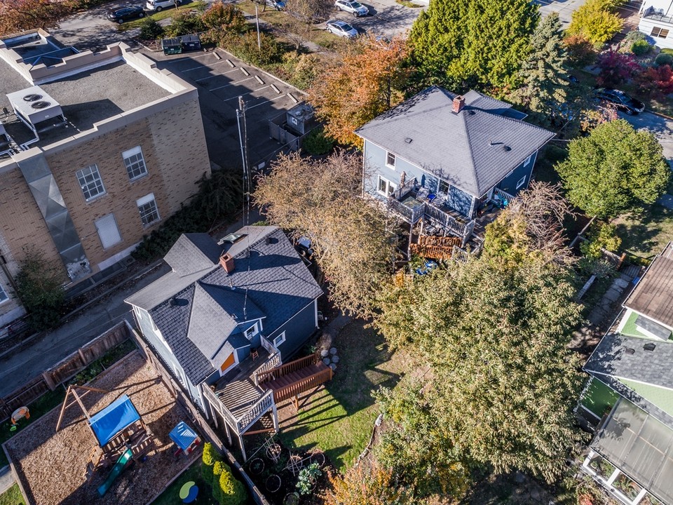 1133 NW 64th St in Seattle, WA - Building Photo