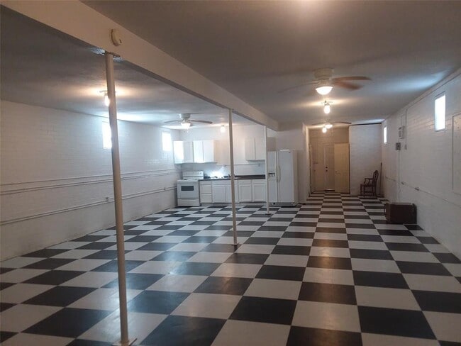 701 E 6th St in Sweeny, TX - Building Photo - Building Photo