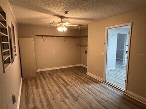 8108 Tom Sawyer Dr in Tampa, FL - Building Photo - Building Photo