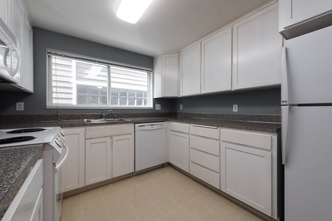 2023 43rd Ave E in Seattle, WA - Building Photo - Building Photo